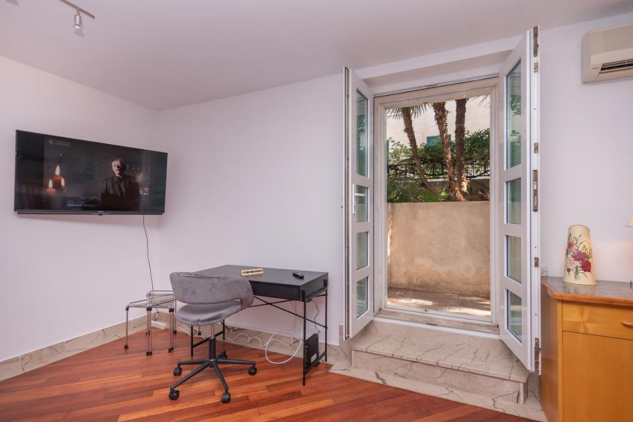 Palm Garden Apartment In Center With Big Terrace Split Extérieur photo